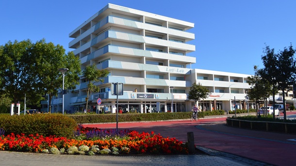 Blick vom Berliner Platz auf das Apartmenthaus Luv und Lee